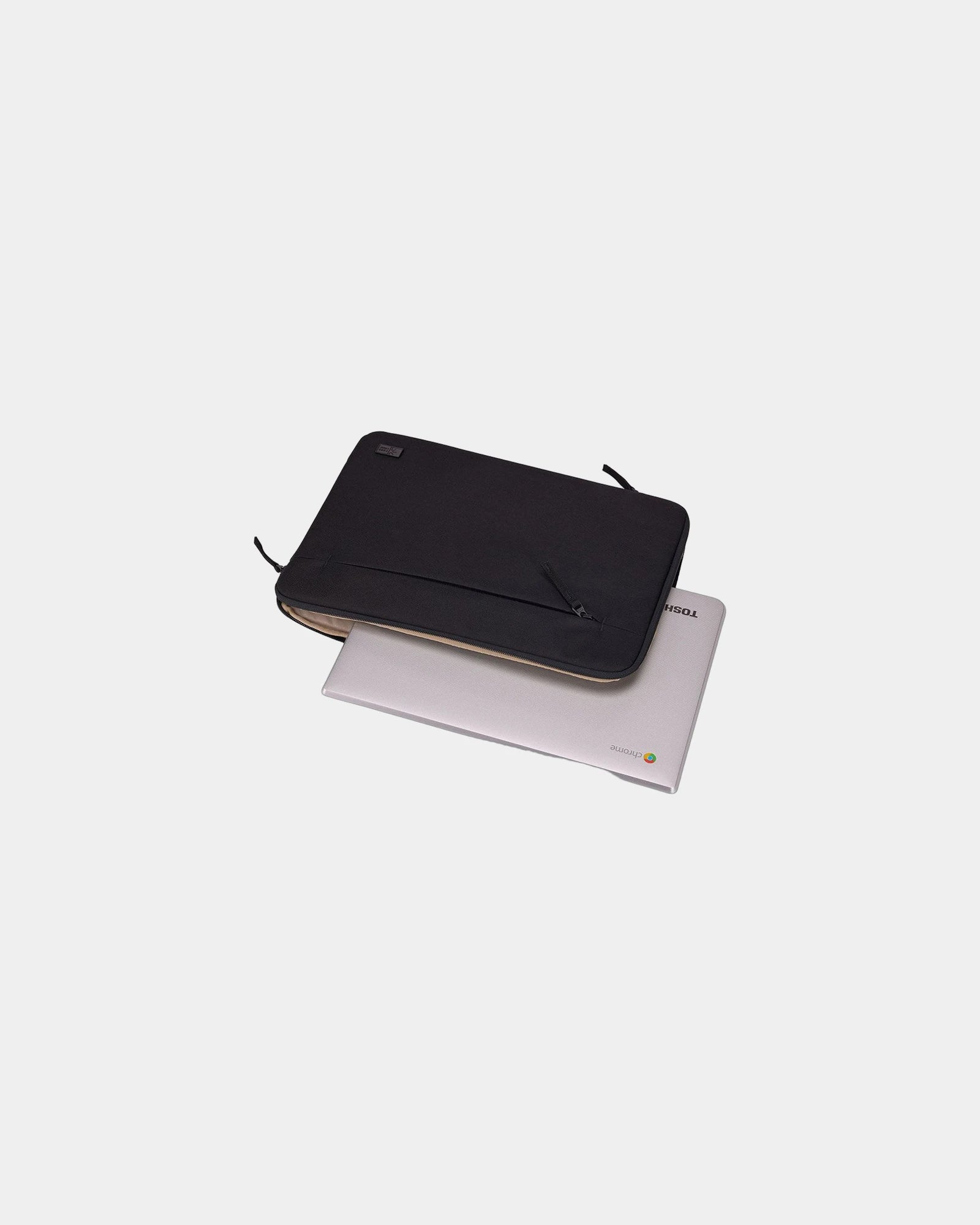 Custom recycled Case Logic Invigo laptop sleeve - 15