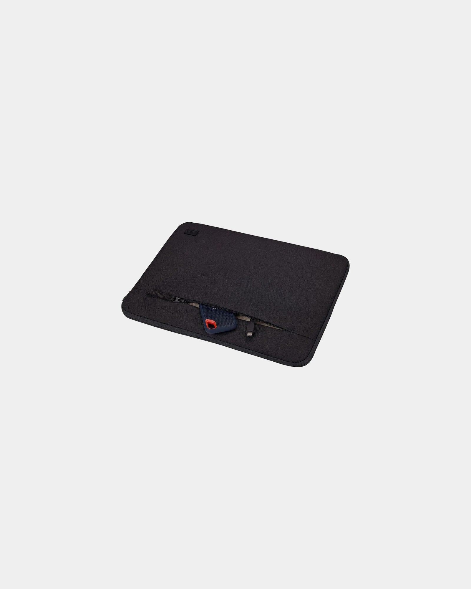 Custom recycled Case Logic Invigo laptop sleeve - 13