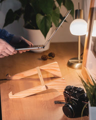 Custom recycled pallet wood laptop stand Ekomodo Altxa