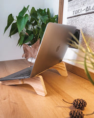 Custom recycled pallet wood laptop stand Ekomodo Altxa