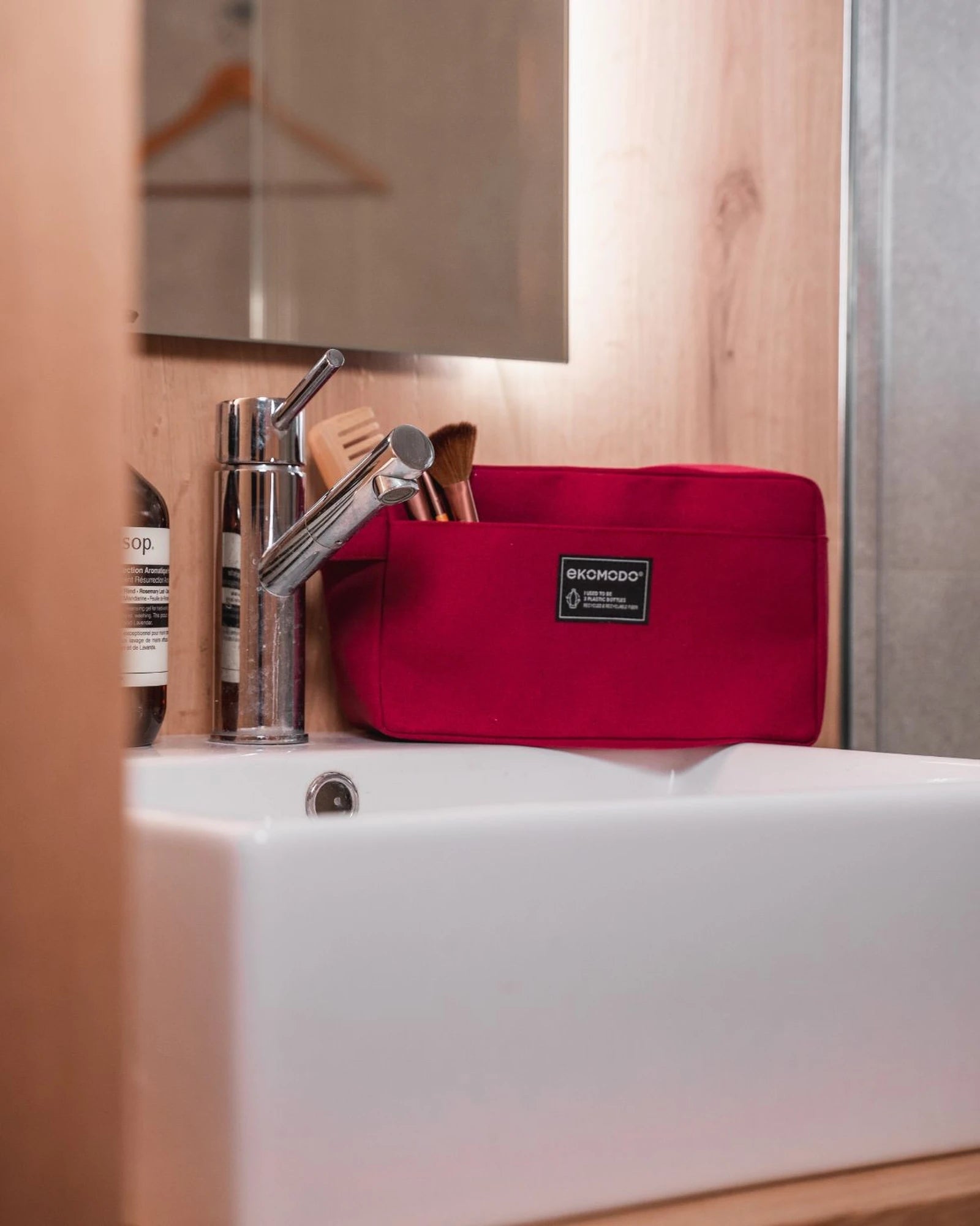 Custom recycled PET toiletry bag Ekomodo Apain