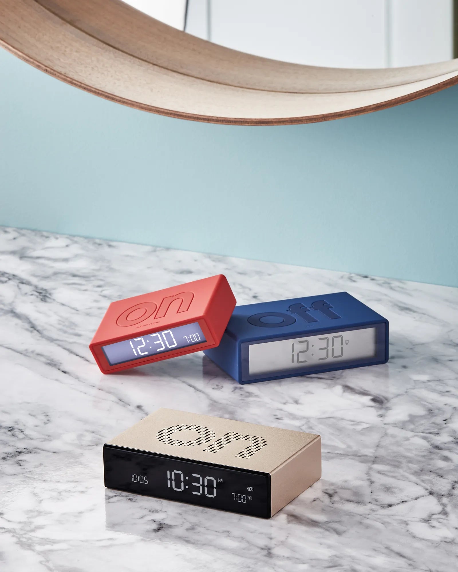 Custom aluminum clock Lexon Flip Premium - 4
