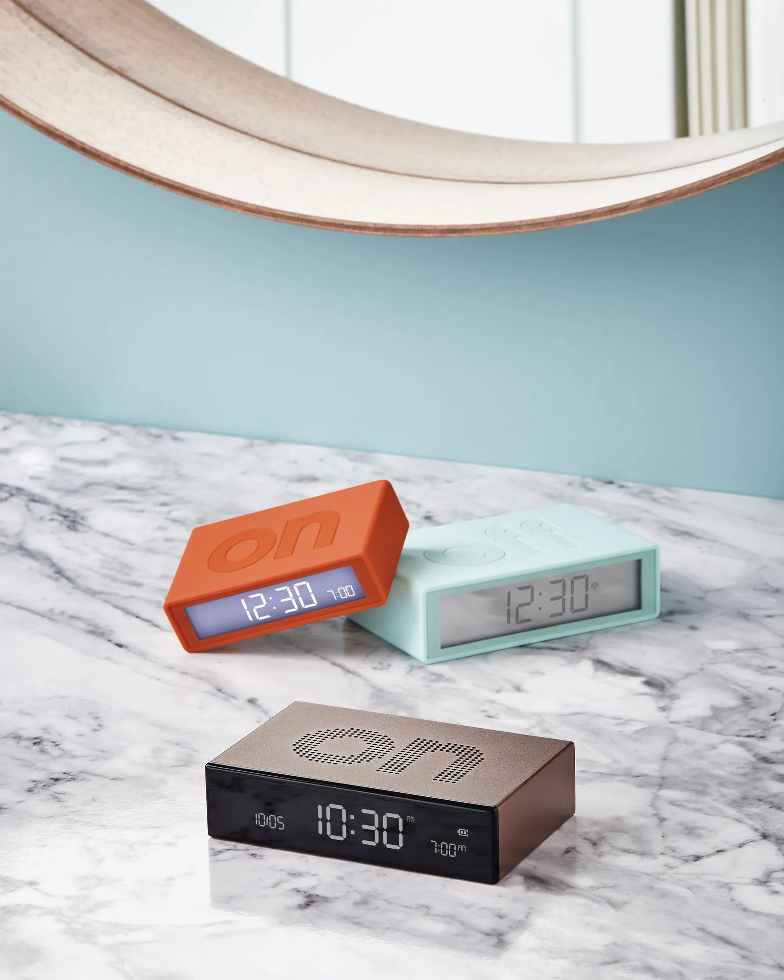 Custom aluminum clock Lexon Flip Premium - 7