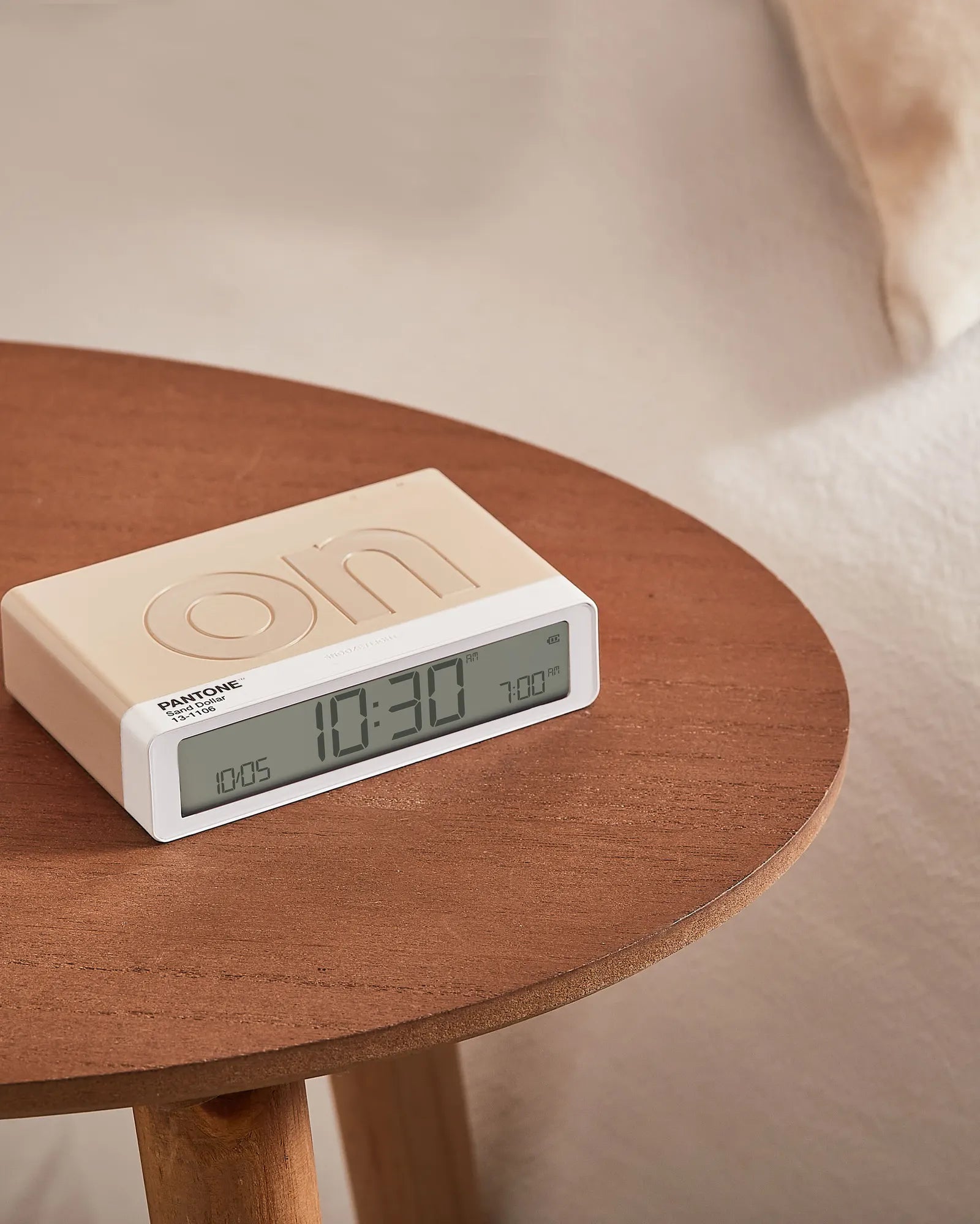 Custom rechargeable LCD alarm clock Lexon Flip+ - 20