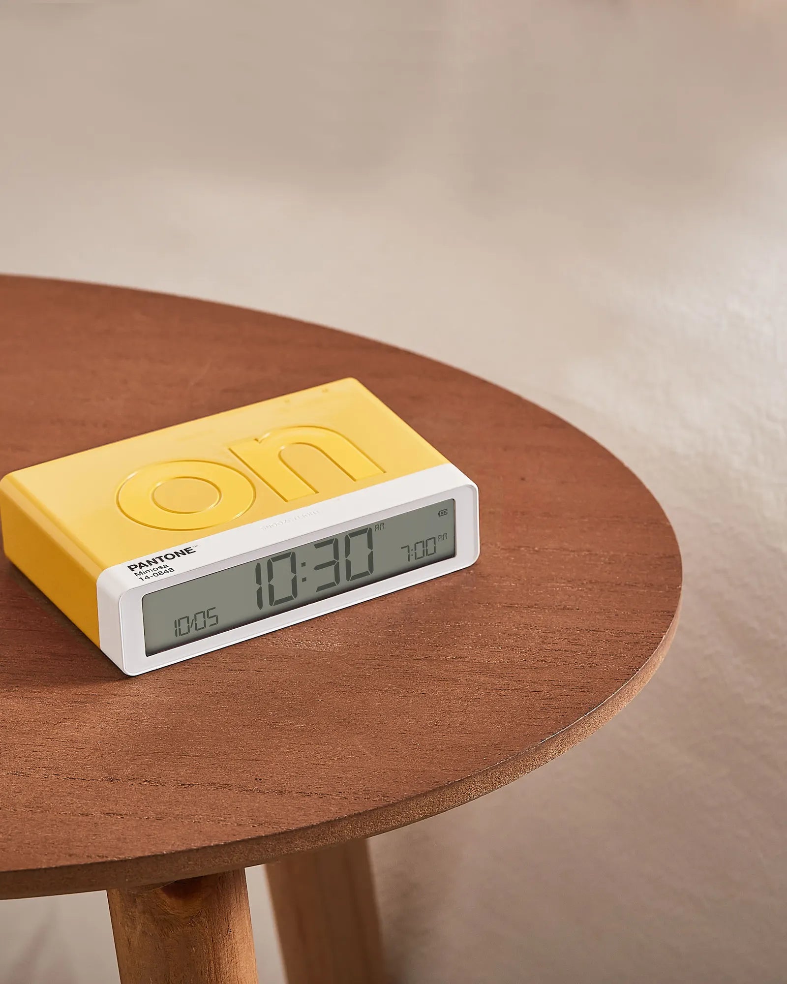 Custom rechargeable LCD alarm clock Lexon Flip+ - 5