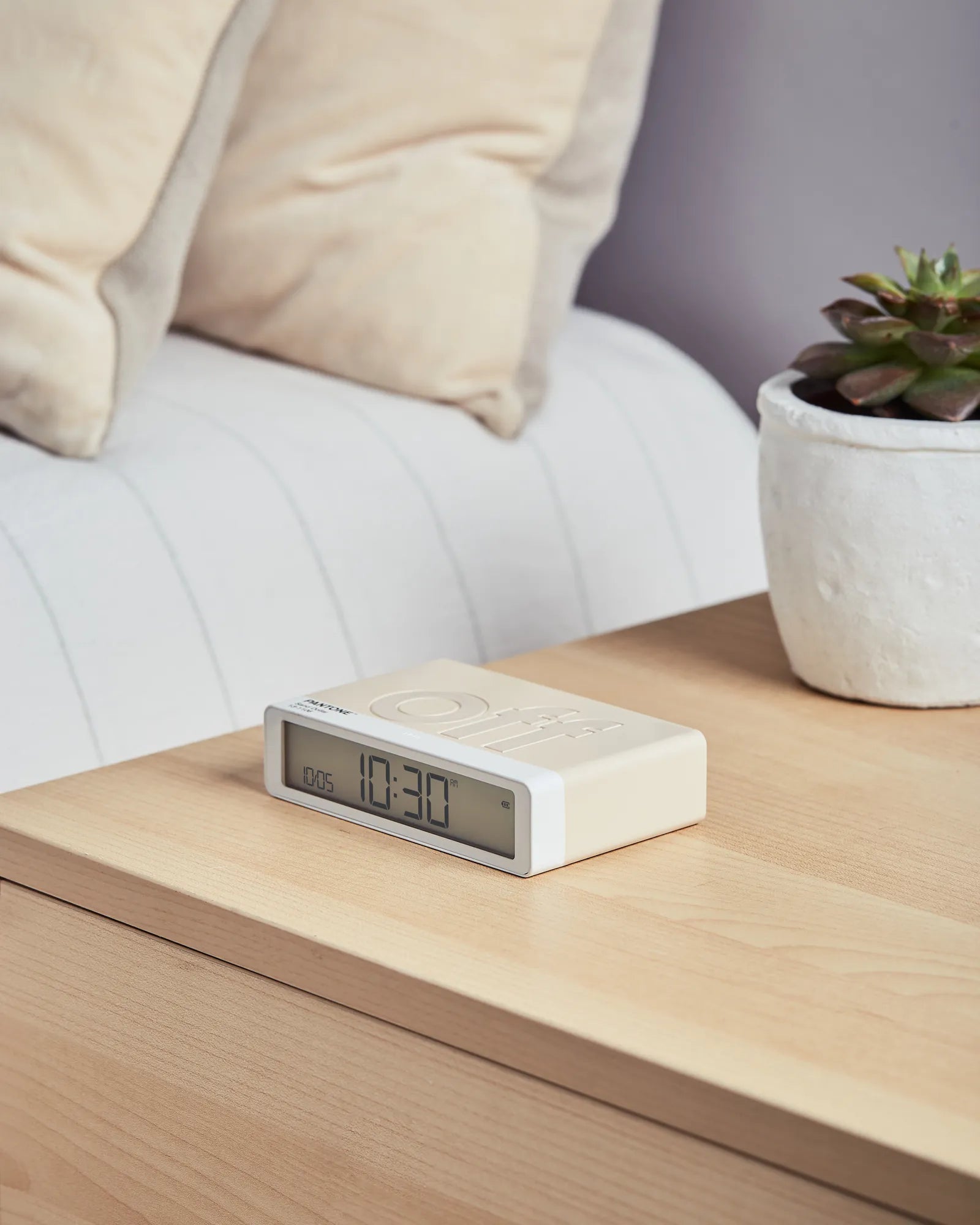 Custom rechargeable LCD alarm clock Lexon Flip+ - 23