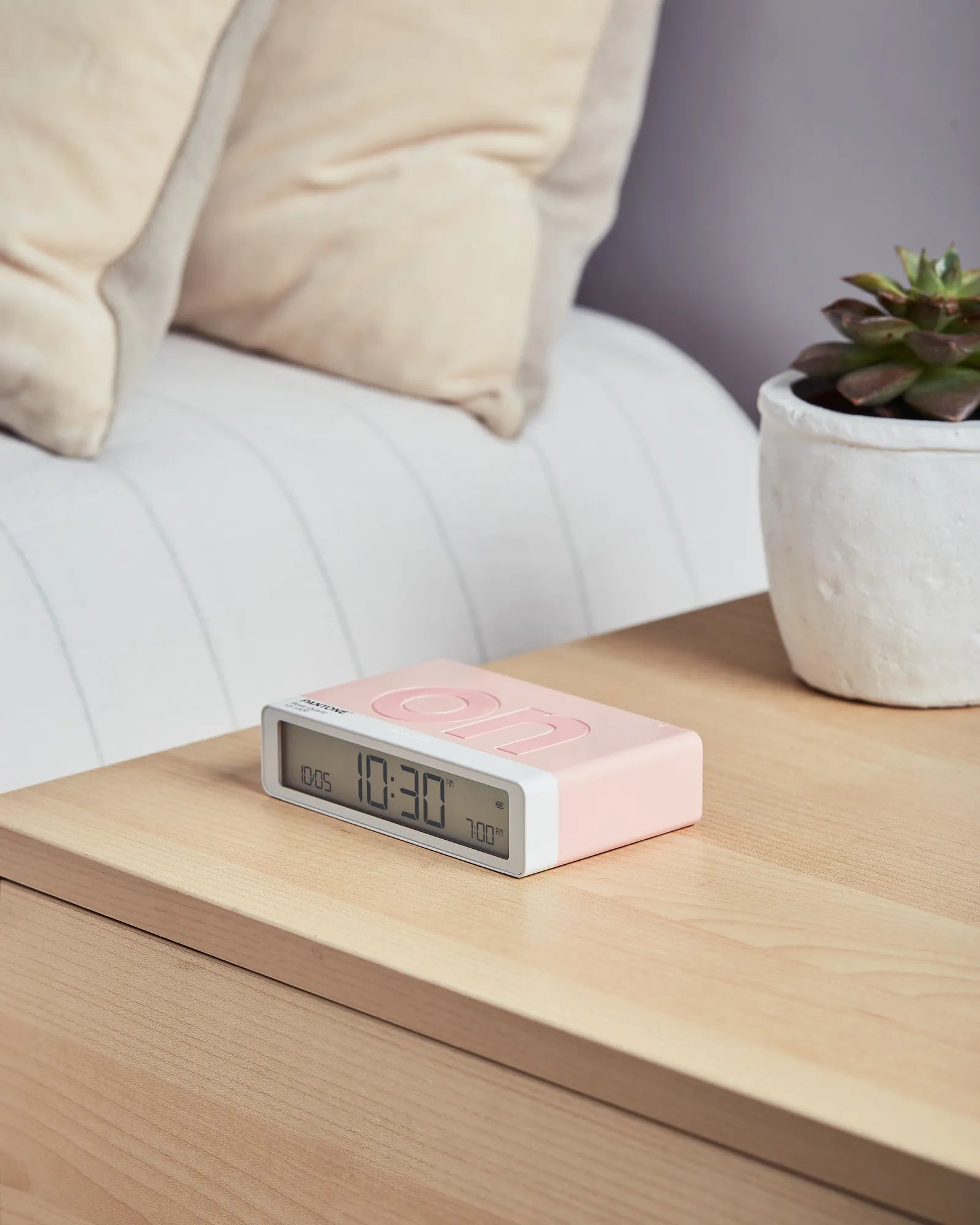 Custom rechargeable LCD alarm clock Lexon Flip+ - 29