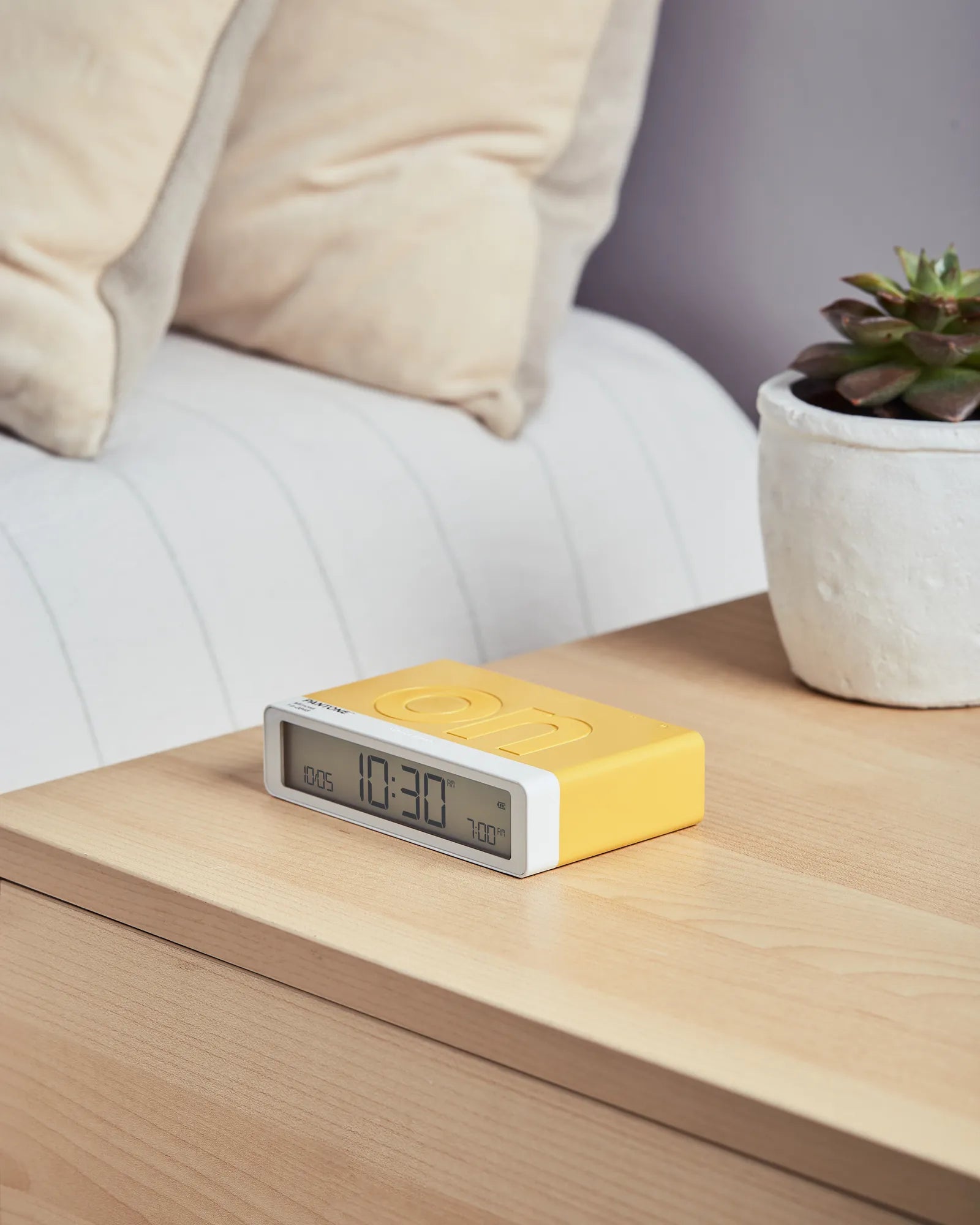 Custom rechargeable LCD alarm clock Lexon Flip+ - 6