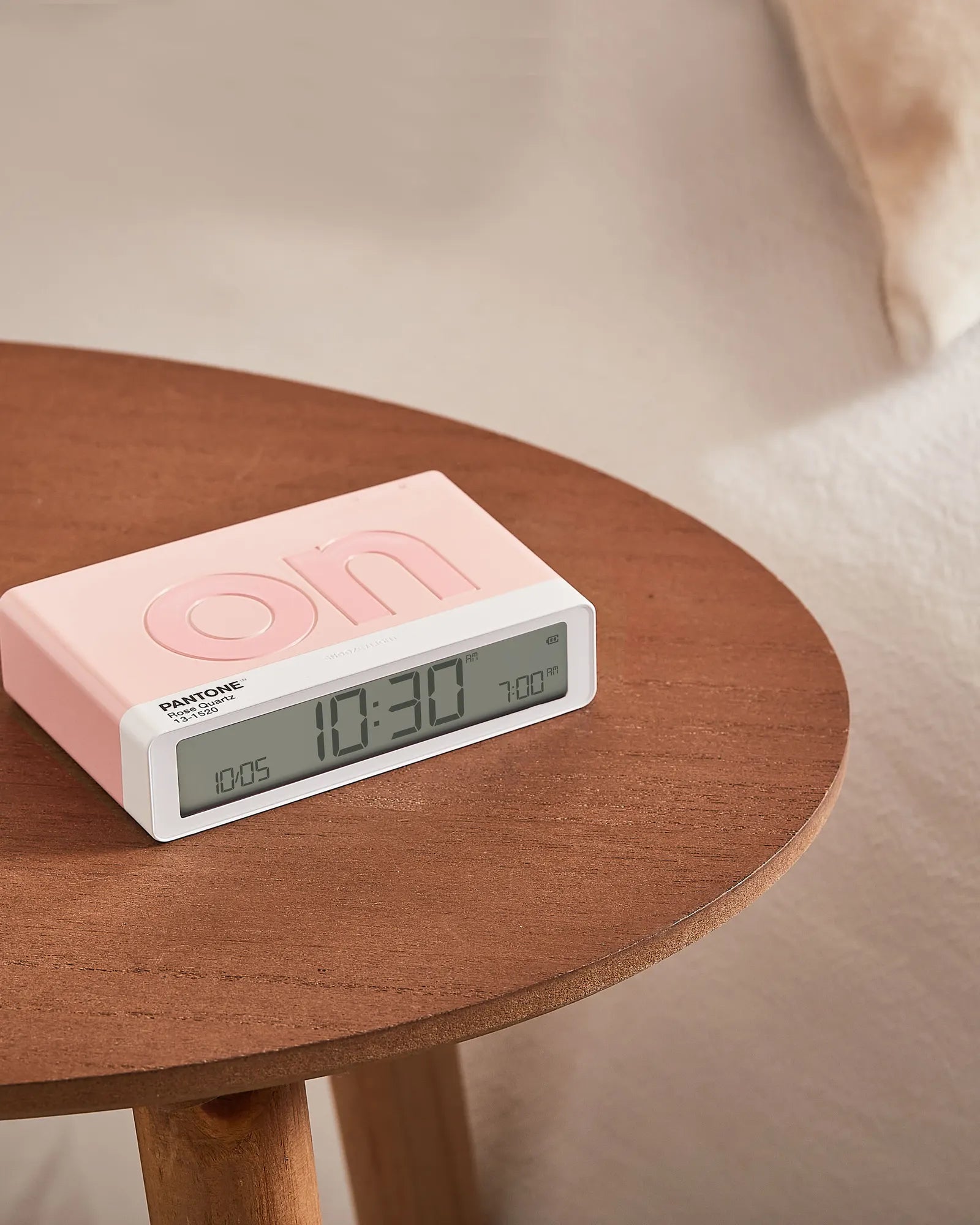 Custom rechargeable LCD alarm clock Lexon Flip+ - 28