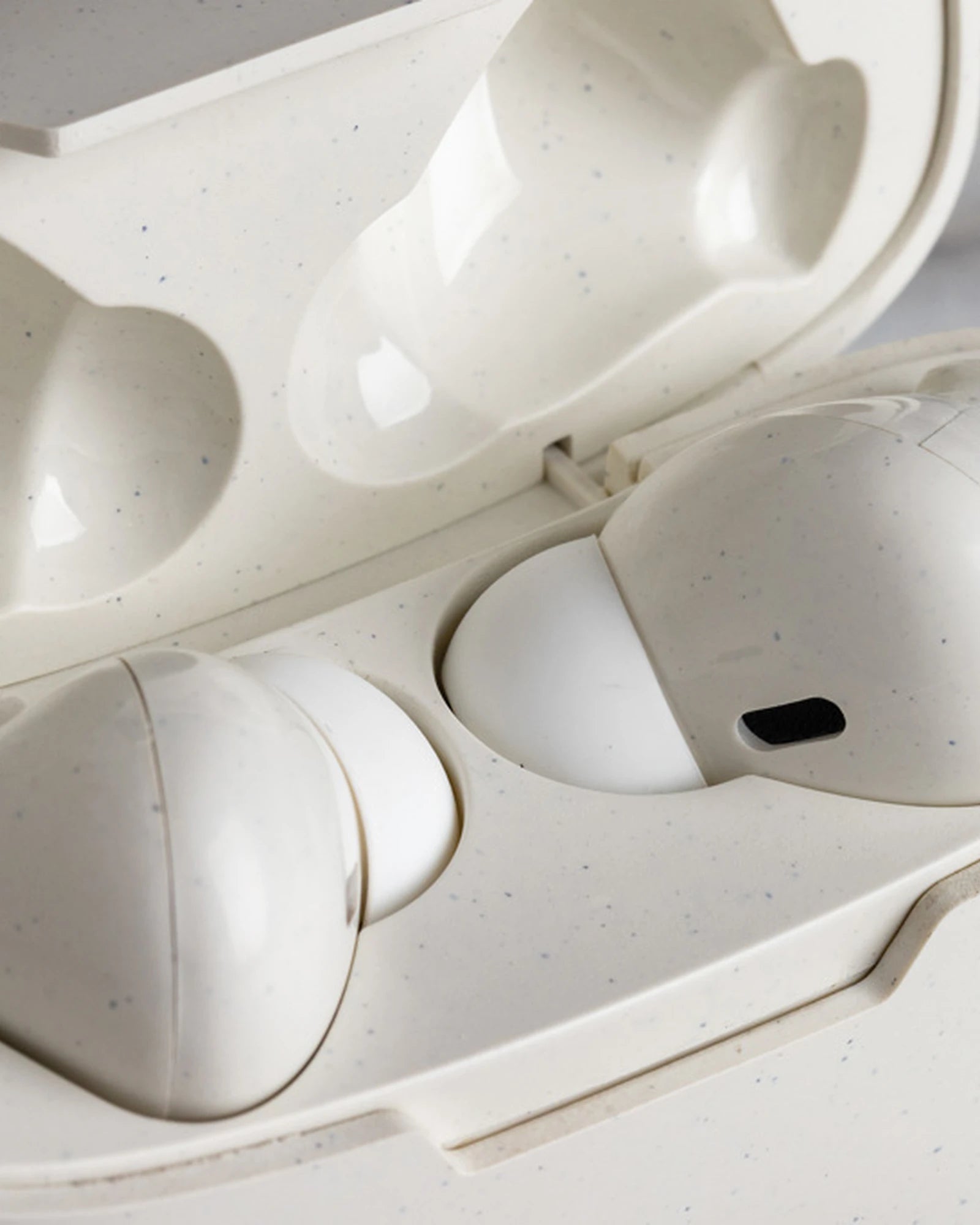 Custom recycled wireless earbuds - 7