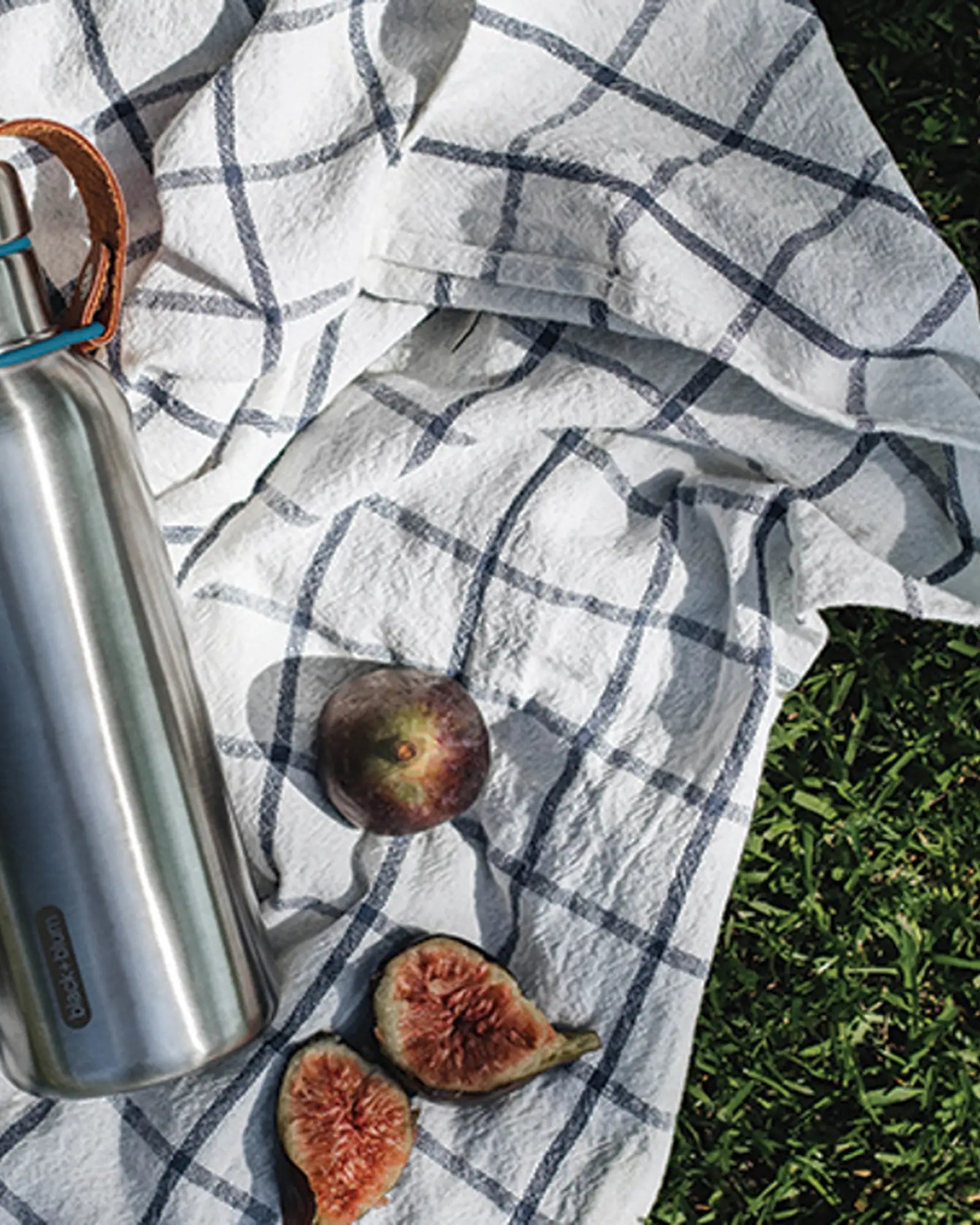 Custom insulated stainless steel water bottle Black + Blum - 7