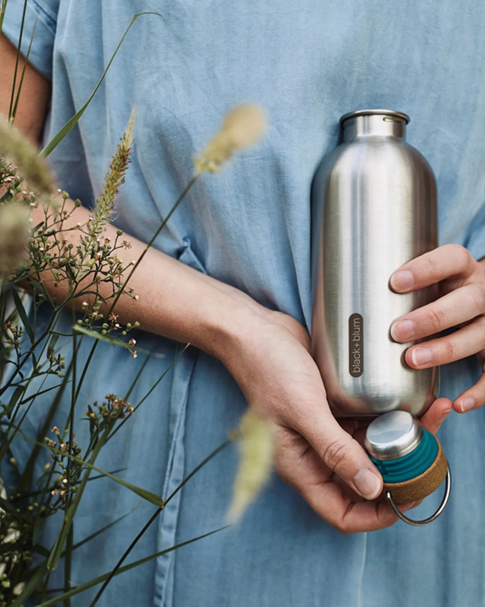Custom eco-friendly stainless steel water bottle Black + Blum - 12