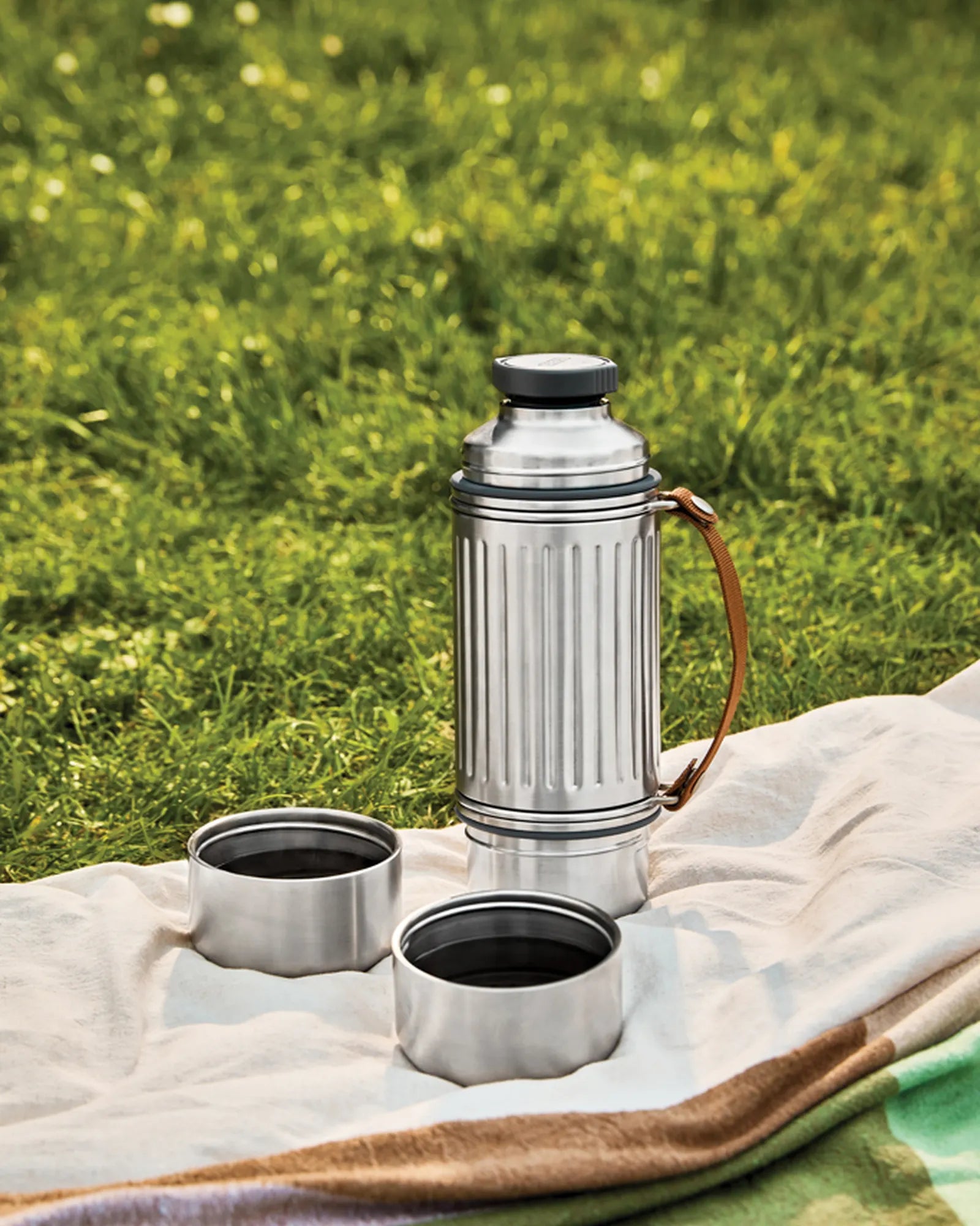 Custom insulated stainless steel bottle Black + Blum Explorer - 9