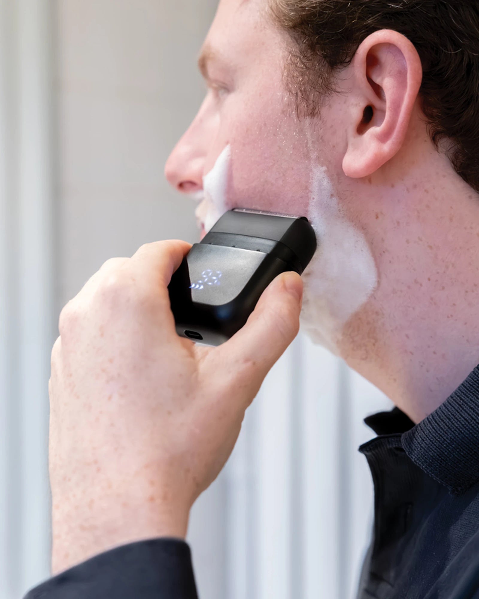 Promotional rechargeable IPX7 travel razor - 8