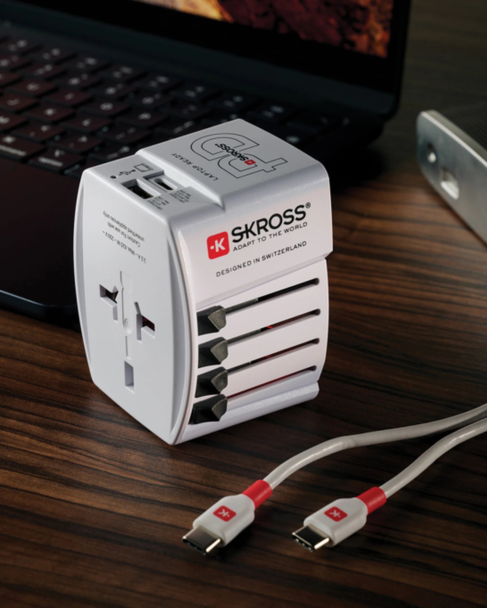 Custom 65W PD travel adapter Skross MUV - 10