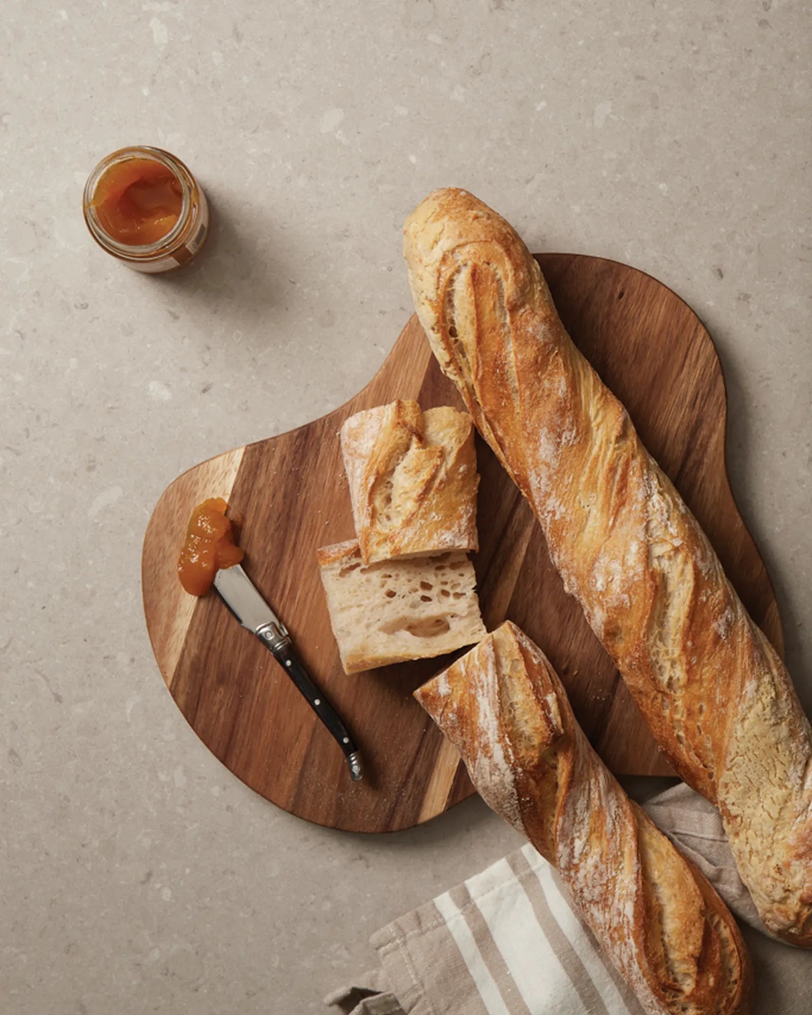 Custom FSC-certified acacia wood serving board Vinga - 4