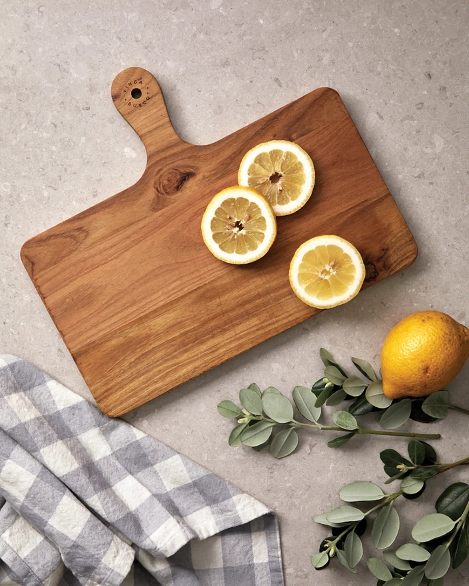 Custom FSC certified wood serving board Vinga Buscot - 4