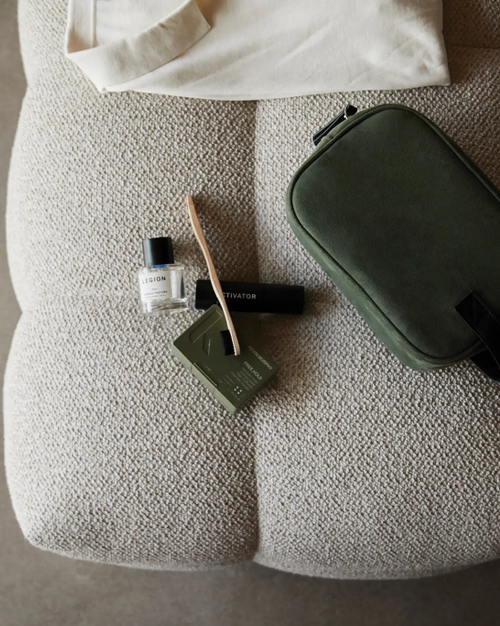 Custom recycled polyester toiletry bag Vinga Marlow - 7