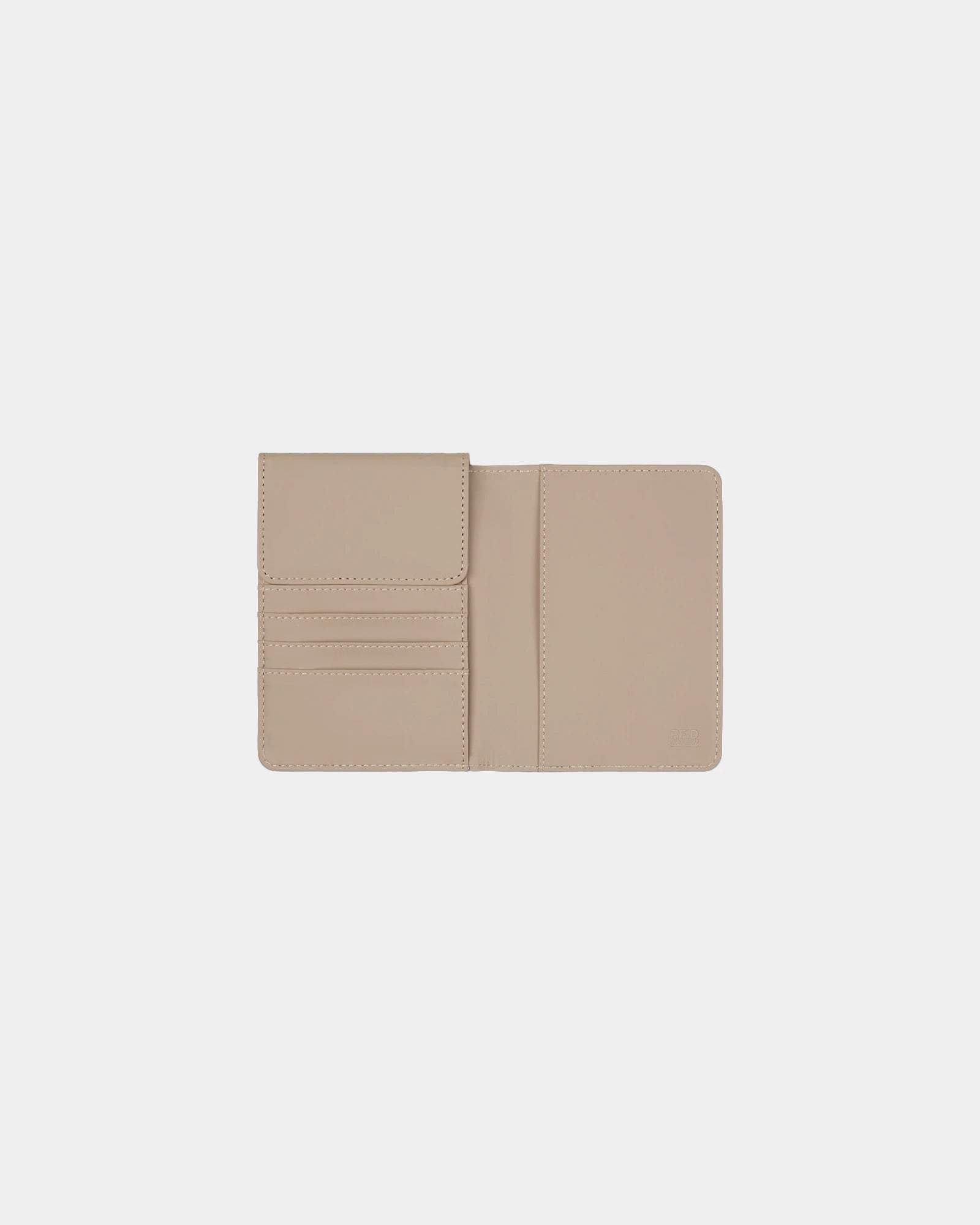 Custom recycled PU passport holder Vinga Baltimore - 9